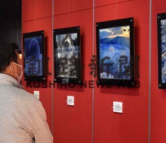 道の駅摩周温泉で渡邉さん写真展(2022-04-12)