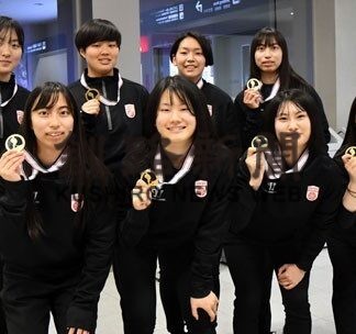 アイホ女子Ｕ18日本代表　釧路凱旋、優勝に笑顔(2022-04-12)