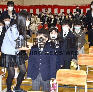 希望胸に新たな一歩　釧路の小学校で入学式(2022-04-07)