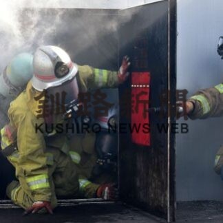 高温熱気や煙体験　釧路市消防本部、坑道で新人訓練(2022-05-01)
