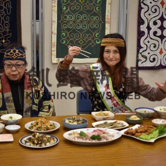 アンジェラさん任期終了　食と食材ＰＲ大使、５年間白糠の魅力発信(2022-04-02)