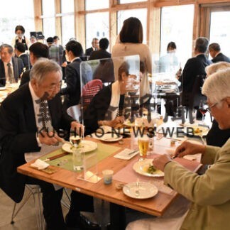 町の観光振興を祈願　サーモンプラザでオープニングレセプション、地場食材料理を堪能(2022-04-16)