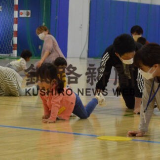 親子で楽しく運動　準備体操や動物なりきり(2022-05-29)