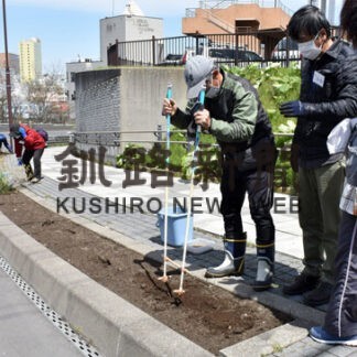 開花楽しみに種まき　富士見坂キンレンカの会(2022-05-22)