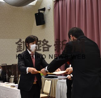 食品衛生功労者を表彰　釧路保健所と食品衛生協会、優良施設２０社も(2022-05-27)