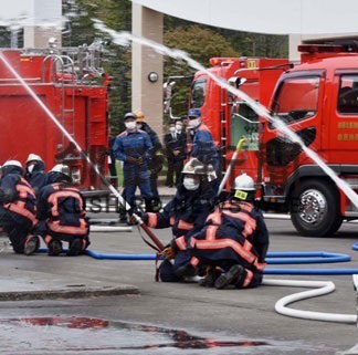 日ごろの成果発揮 連携確認　北部消防事務組合が総合演習(2022-05-27)