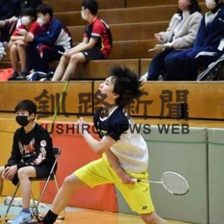 住尾（釧鳥取）男子単Ｖ、女子は高井（根室光洋）　中学バドミントン釧根地区春季大会(2022-05-10)
