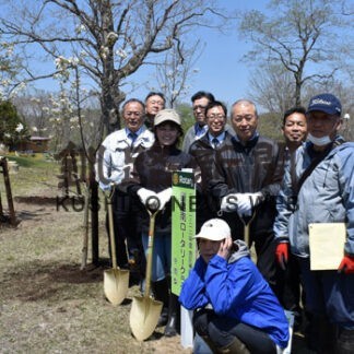 釧路市動物園に梨の木を植樹　釧路南ロータリーク(2022-05-26)