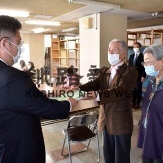 美原に生鮮食料品店早期誘致求め　４団体が市に署名提出(2022-05-03)