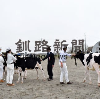 ５２頭の乳牛出品、２年ぶり共進会(2022-05-08)