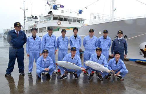 厚岸翔洋高、長期乗船実習終え帰港　保護者ら生徒出迎え(2022-05-16)