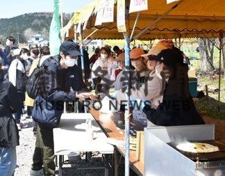 チーズ料理や羊肉楽しむ　白糠酪恵舎で山の恵みの即売会(2022-05-07)