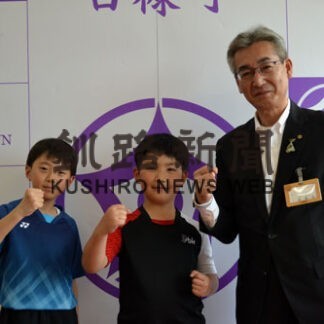 全道バドミントン健闘誓う　五十嵐、田中君出場報告(2022-06-15)
