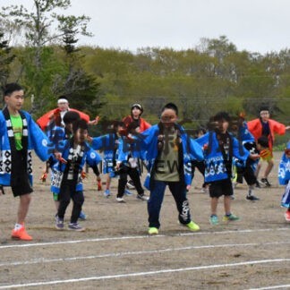 踊りや徒競走元気に　厚床小中、トップ切り運動会(2022-06-04)