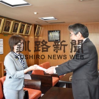 市に１００万円を寄付　釧路南ロータリーク(2022-06-14)