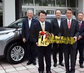 釧路市建設事業協会、市にＰＨＥＶ車寄贈(2022-06-11)