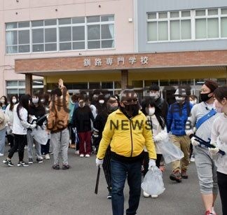 清掃で地域の人と交流　くしろせんもん学校(2022-06-07)