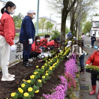 花壇整備、地域に彩り　美原地区で２団体(2022-06-03)