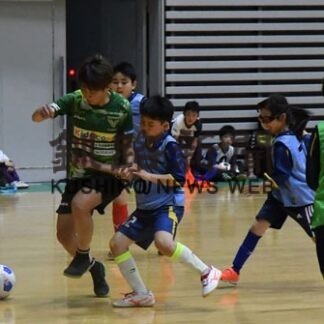 元なでしこプロの足技　ベレーザ選手、小学生ら指導(2022-06-14)