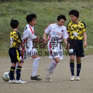 トップ目指し熱戦展開　サッカー釧路地区ＫリーグＵ１５(2022-06-06)