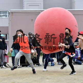 寒さも元気いっぱい　釧路の小学校で運動会(2022-06-12)