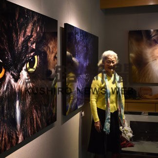 野生動物　輝き感じて　写真家の故久保さん妻が回顧展(2022-06-05)