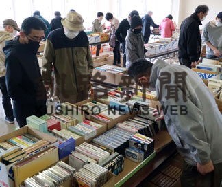 古本市に多くの市民　根室で３年ぶりにぎわう(2022-06-23)