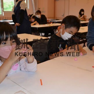 読み聞かせや工作楽しむ　本の森厚岸情報館(2022-06-18)