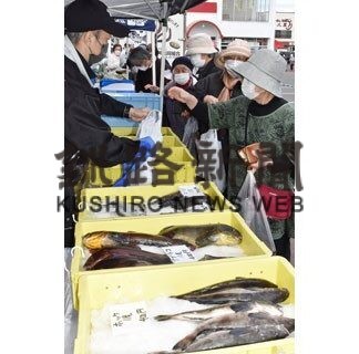 東部漁協、美原地区で新鮮な魚介を出張販売(2022-06-05)