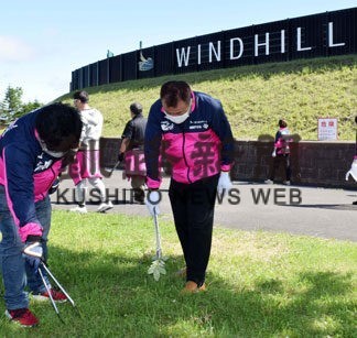 ウインドヒル、運動公園で清掃活動に汗(2022-07-30)