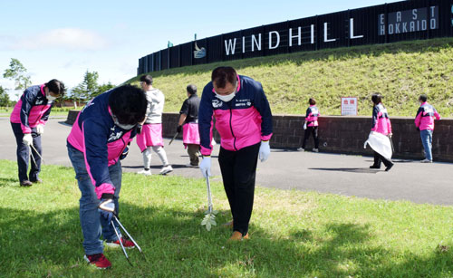 ウインドヒル、運動公園で清掃活動に汗(2022-07-30)