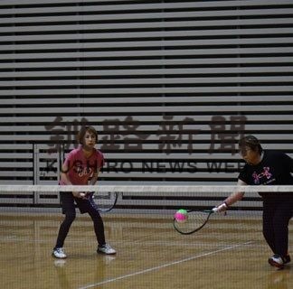 ネット挟み激しい攻防　ミニテニス釧路根室管内交流大会(2022-07-24)