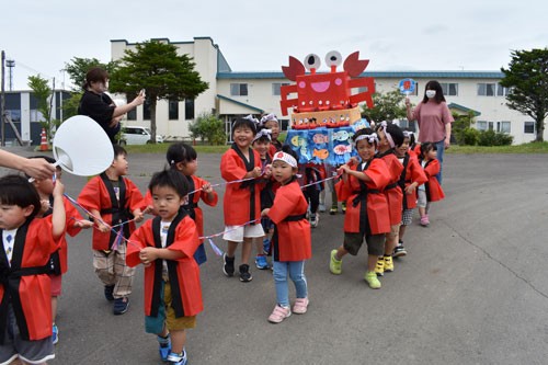 おみこしわっしょい! 園児たちお祭り気分満喫(2022-07-29)
