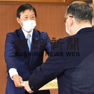 公共施設で草刈り、伊藤建設に感謝状(2022-07-23)