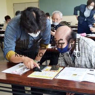 スマホ 就職に生かして　ＭＯＫＡ．が５５歳以上対象に教室　(2022-07-20)