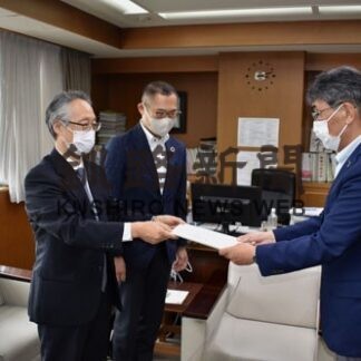 鳥取小児童の算数学力向上　日本数学検定協会、岡部教育長に報告(2022-07-06)