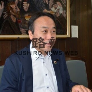 臨時交付金使った支援議決　田中道議、道政報告で来社(2022-07-07)