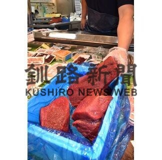 新鮮クジラ肉店頭に並ぶ(2022-07-26)