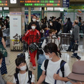 帰省ラッシュピーク　駅や空港など混雑(2022-08-12)