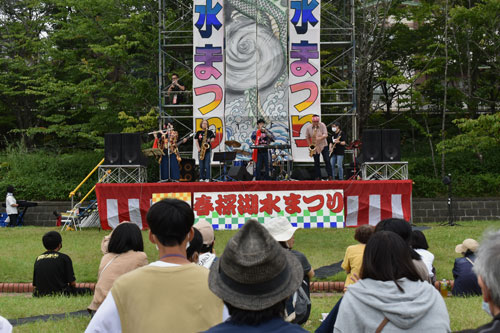 グルメや音楽 花火楽しむ 春採湖水まつり3年ぶり実施(2022-08-14)