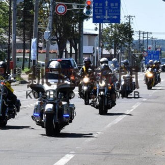 行楽期の交通事故防止訴え　「バイクの日」にパレード(2022-08-24)