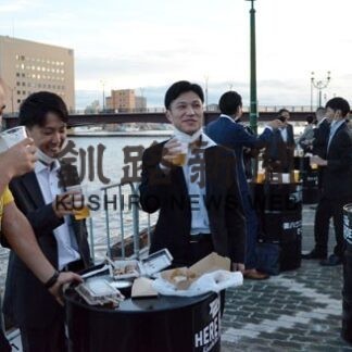 仕事帰り、夕焼けと共に　ヒアガーデン開幕(2022-08-20)