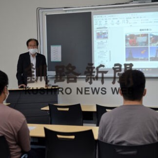 道内外９社が自社をＰＲ　掘削技術専門学校、校内で初の会社説明会　(2022-08-02)