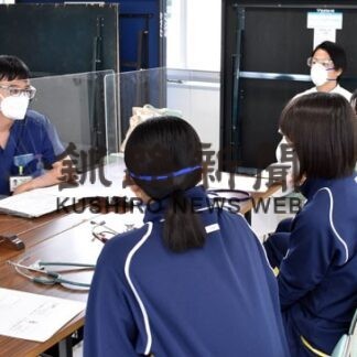 医療・介護の仕事に挑戦　高校生４０人がフェスタで体験(2022-08-18)