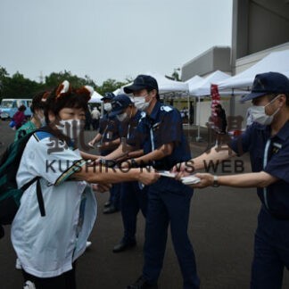 海の事故に注意を　釧路海保、ハム公式戦に合わせ啓発(2022-08-24)