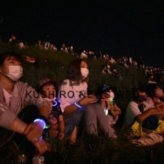 火の祭典に歓声　圧巻の大輪観衆魅了　釧新花火大会_1(2022-08-18)