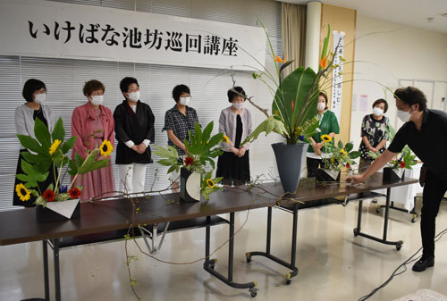 現代の生け花学ぶ 池坊巡回講座(2022-08-28)
