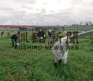 釧新花火大会後、会場のごみ拾い　日本製紙など　(2022-08-19)