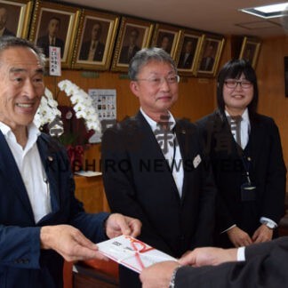 「湿原の保全活動に」連絡協に１４万円寄付　日専連釧路(2022-08-24)