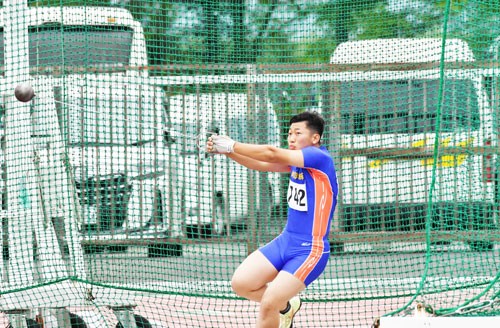 鳴川(釧明輝2年)ハンマー投げⅤ最優秀 女子は3冠の鈴木(釧湖陵2年)_1(2022-08-29)